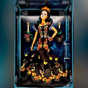 🌸MATTEL 2019 DIA DE LOS MUERTOS BARBIE 🌸 COLLECTORS ITEM🌸MULTI COLORED DRESS